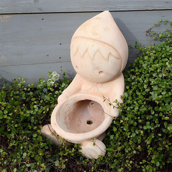 テラコッタ　赤ずきんちゃん　お座り鉢　ポット テラコッタ 赤ずきんちゃん お座り鉢 ポット - メルカリ