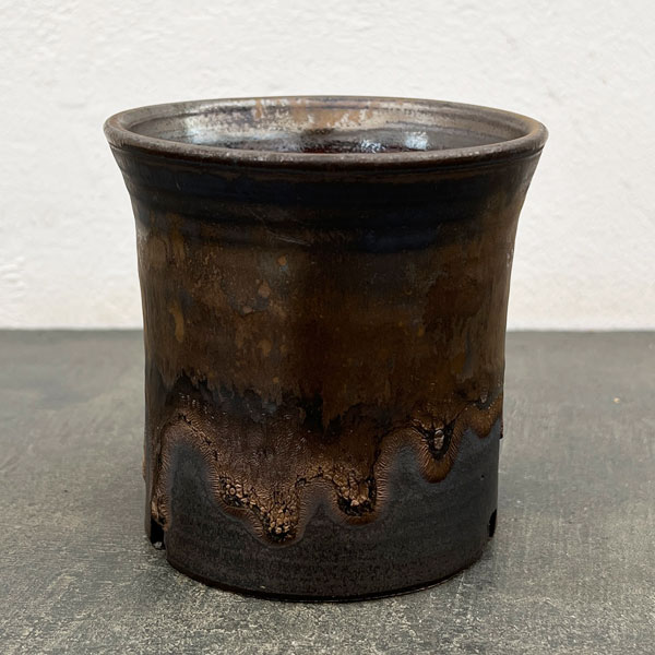 信楽焼き：金彩ラッパ型 3.5号（直径約11cm）