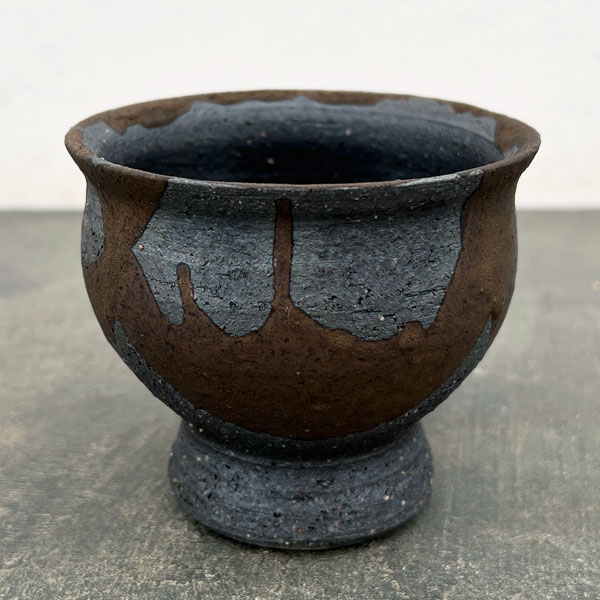 信楽焼き：金彩流しカップ型 S（直径約8.5cm）