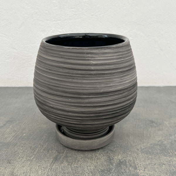 スワール ポット アンド ソーサー：グレー／Mサイズ（直径15cm、高さ15.4cm）