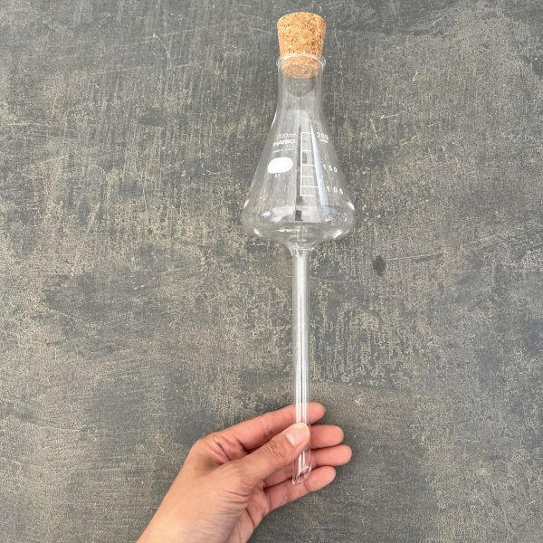 HARIO プランターに挿す水やり器 PM-200-P（直径8cm、高さ31.5cm、容量200ml）