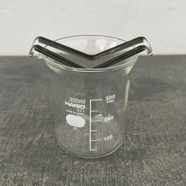 HARIO バルブベース 水栽培ガラスベース 水辺のハンモック チャコールグレー（ビーカー付き）MHK-300-CG（直径11.5cm、高さ11cm、容量300ml）