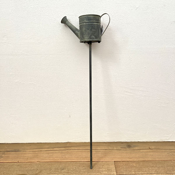 ブリキガーデンピック：ジョーロポット（直径8、高さ57.5cm）（BAGG1004）