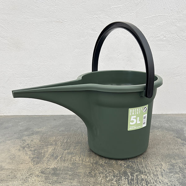 注ぎ口付きバケツ・エンジョイ 5L（39.2cm、25.5cm、高さ20.5cm）モスグリーン