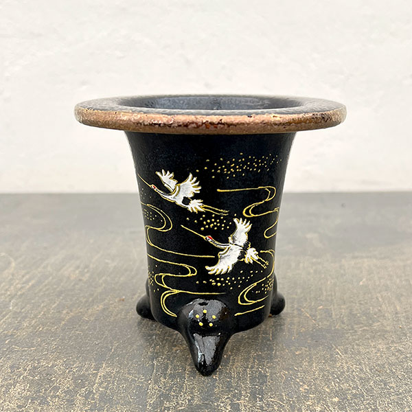 オモト鉢：錦鉢　鶴（つる）・黒【273790】／外径10.7cm（内径7.5cm）