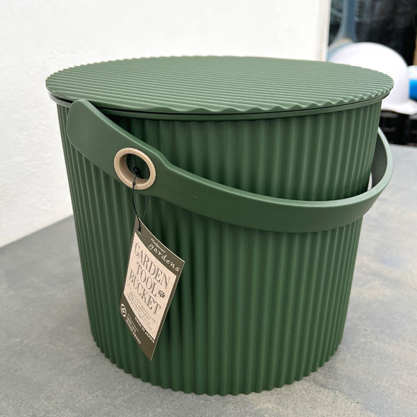 ガーデンツールバケット・フタ付き8リットルサイズ