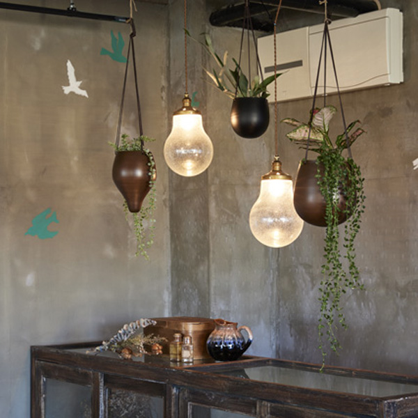 アイアンハンギングプランター：トゥリクル ブラック510-032/802（直径15cm）