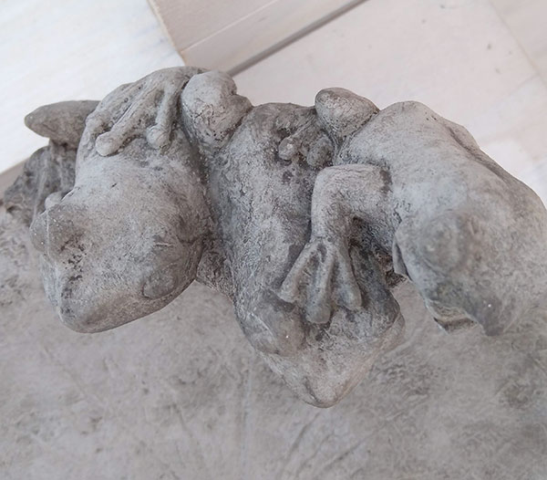 バードバス:スリーフロッグオンリーフ(554)(幅23cm)