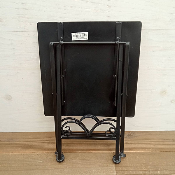 アクセントテーブル：スクエアタイルCIN-23