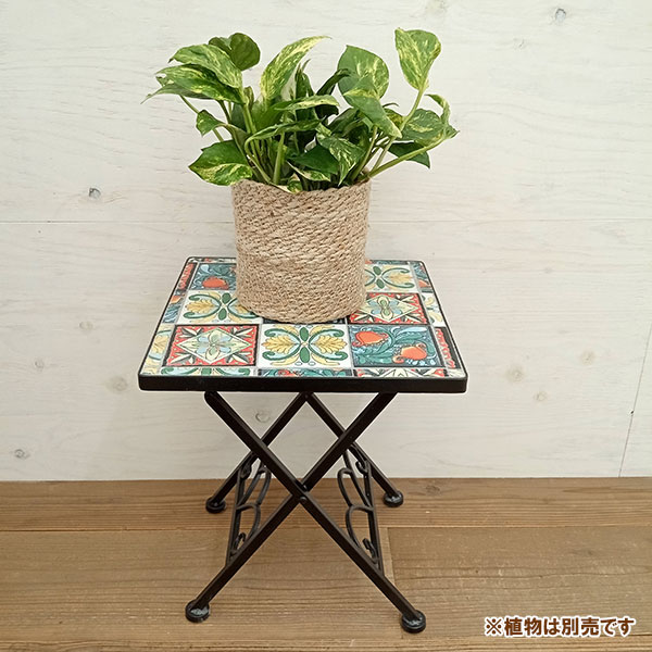 アクセントテーブル：スクエアタイルCIN-23