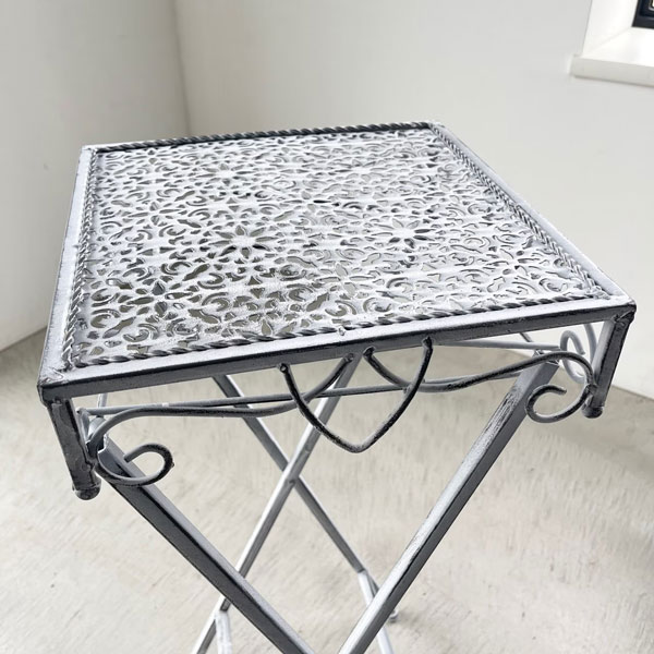 ミスフィー・スモールテーブル（XB-10）