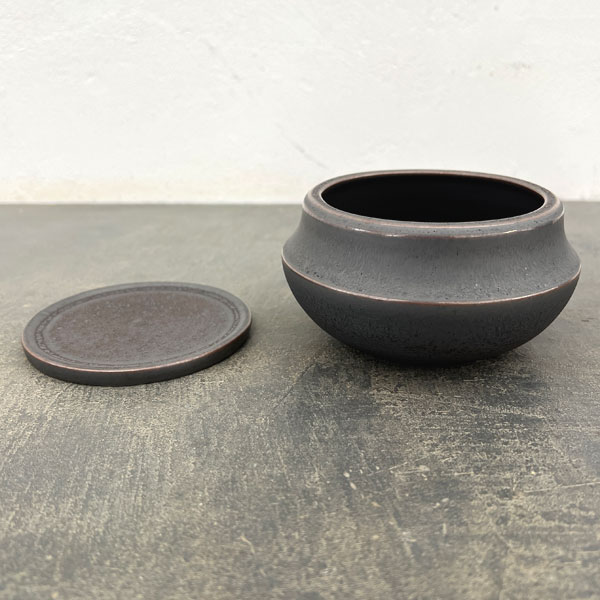 アロイ ポット アンド ソーサー:Mサイズ ロータイプ(直径12.0cm、高さ6.8cm)