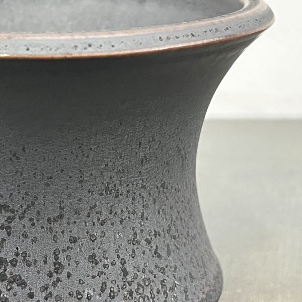 アロイ ポット アンド ソーサー:Mサイズ(直径11.7cm、高さ9.6cm)