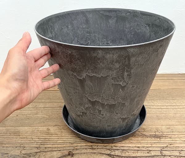 アートストーン ラウンド グレー 32cm(直径32cm)とソーサーのセット