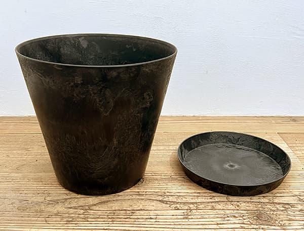 アートストーン ラウンド ブラック 32cm(直径32cm)とソーサーのセット