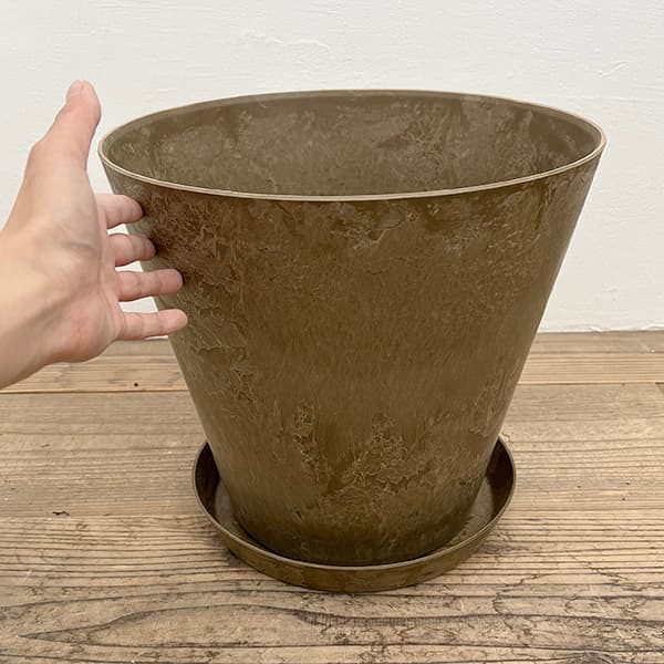 アートストーン ラウンド ベージュ32cm（直径32cm）とソーサーのセット