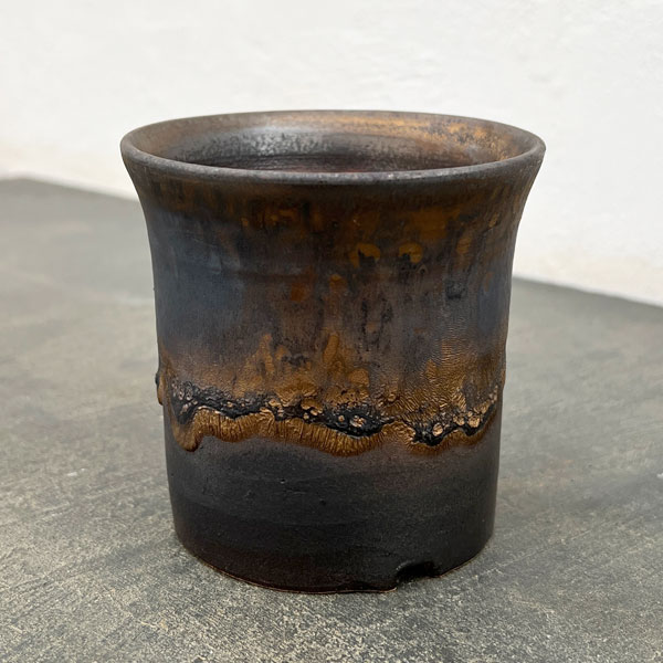 信楽焼き:金彩ラッパ型 3号(直径約10cm)