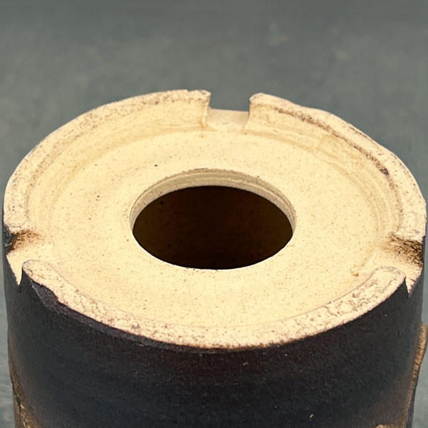 信楽焼き:金彩ラッパ型 3号(直径約10cm)