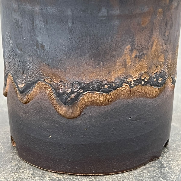 信楽焼き:金彩ラッパ型 3号(直径約10cm)