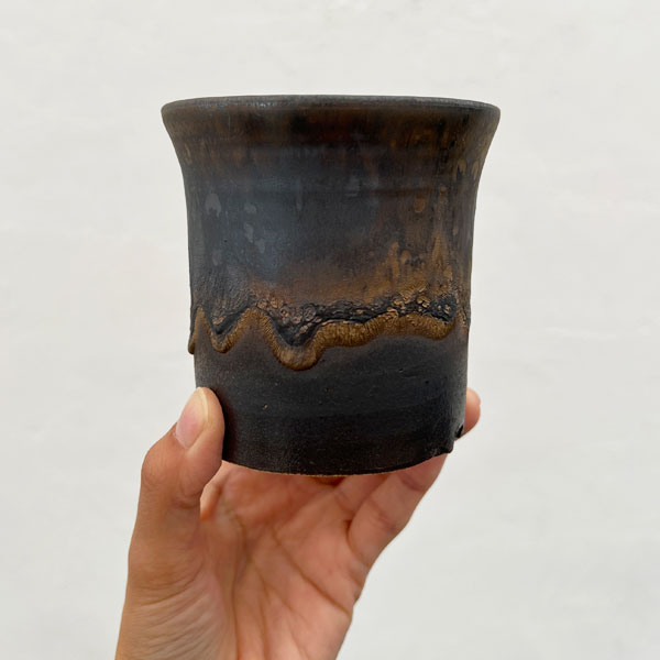 信楽焼き:金彩ラッパ型 3号(直径約10cm)