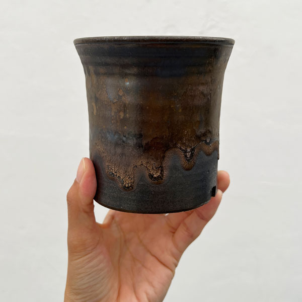 信楽焼き:金彩ラッパ型 3.5号(直径約11cm)