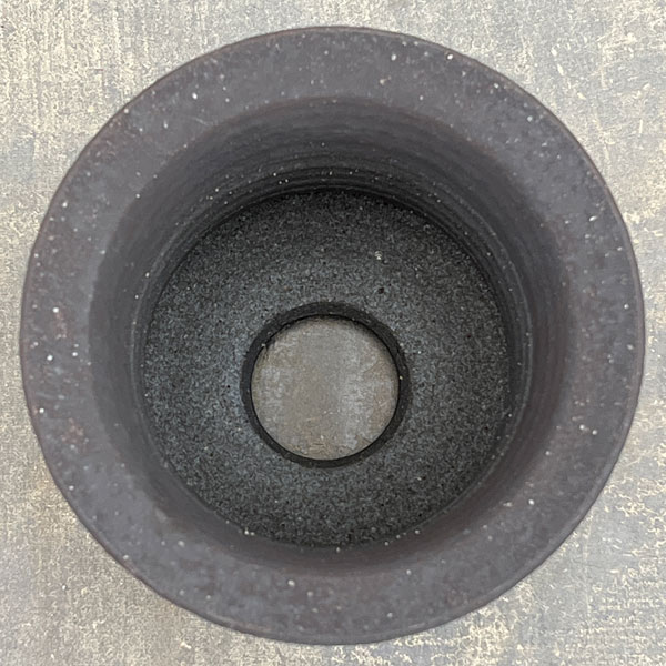 信楽焼き：黒鉄釉深ソリ L（直径約15cm）