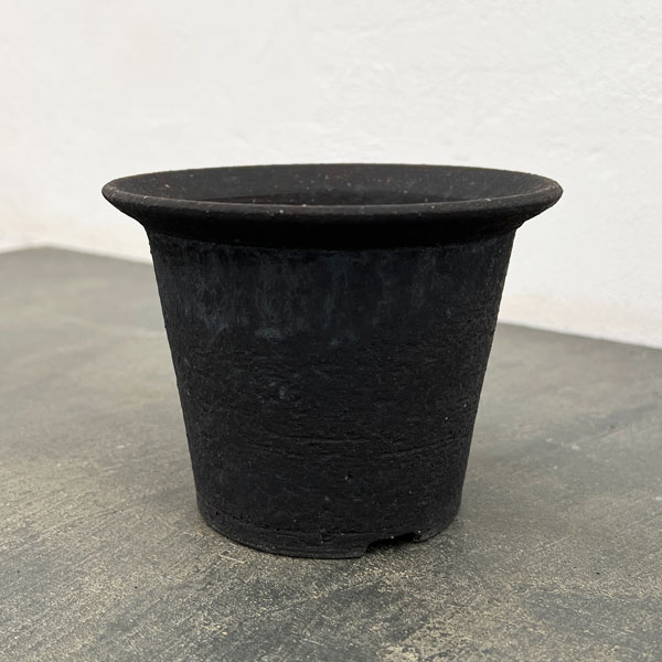 信楽焼き：黒鉄釉ツバ広 S（直径約12.5cm）