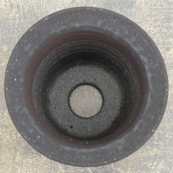 信楽焼き：黒鉄釉ツバ広 S（直径約12.5cm）