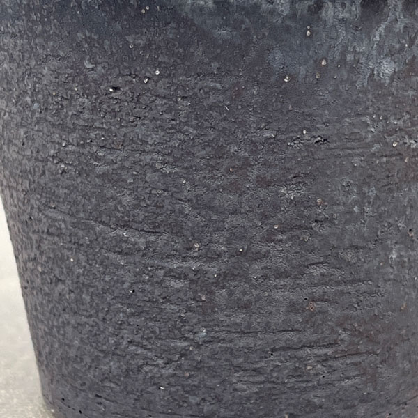 信楽焼き：黒鉄釉ツバ広 S（直径約12.5cm）