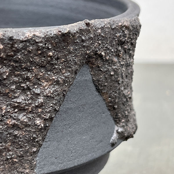 信楽焼き：金彩荒砂ソリ（直径約12cm）