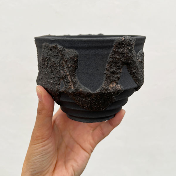 信楽焼き：金彩荒砂ソリ（直径約12cm）