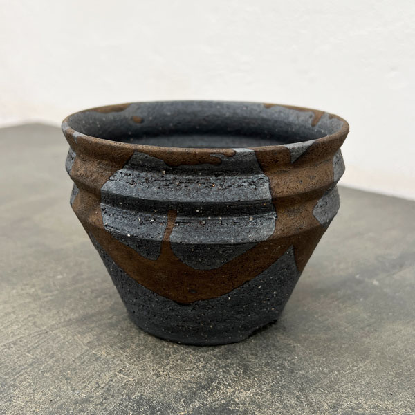 信楽焼き：金彩流し段型 M（直径約12cm）