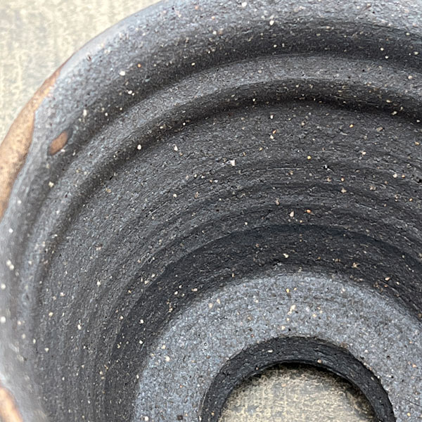 信楽焼き：金彩流し段型 M（直径約12cm）