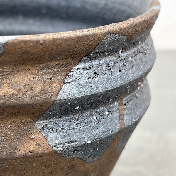 信楽焼き：金彩流し段型 M（直径約12cm）