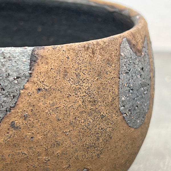 信楽焼き：金彩流し丸 M（直径約11.5cm）