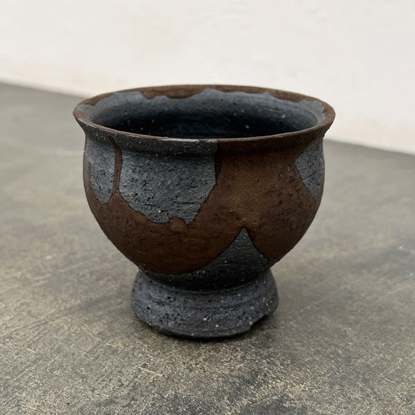 信楽焼き：金彩流しカップ型 S（直径約8.5cm）