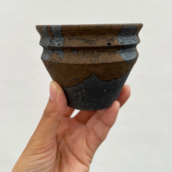 信楽焼き：金彩流し段型 S（直径約9cm）