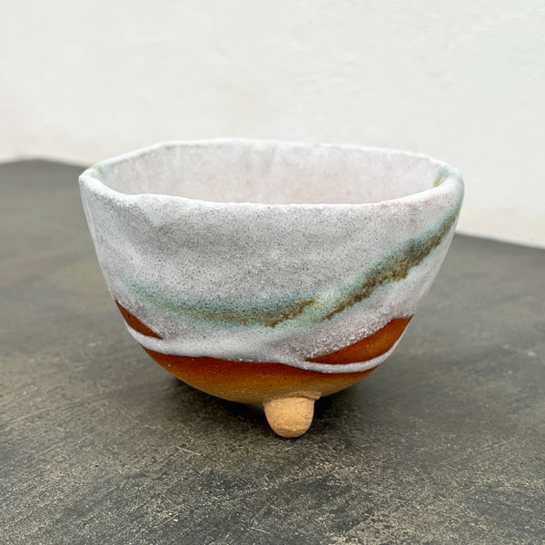 信楽焼き：白三つ足 4号（直径約11.5cm）