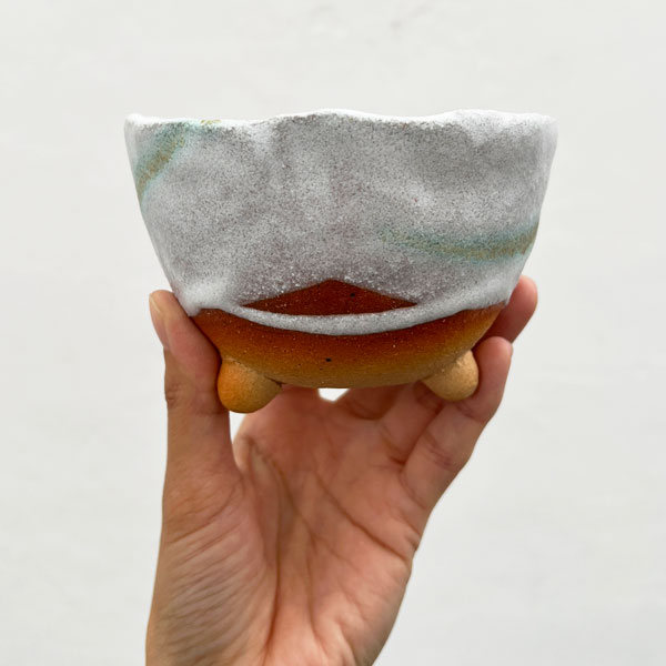 信楽焼き：白三つ足 4号（直径約11.5cm）