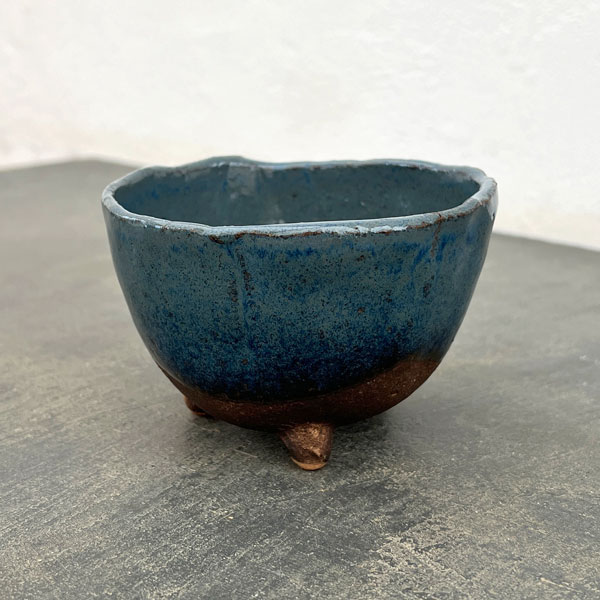 信楽焼き：生子三つ足 4号（直径約11.5cm）