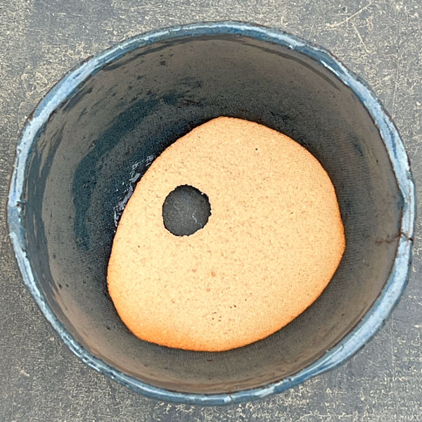 信楽焼き：生子三つ足 4号（直径約11.5cm）