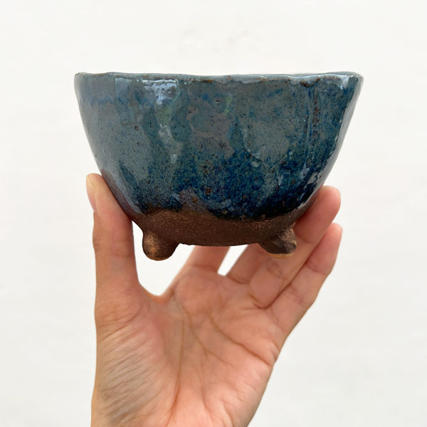 信楽焼き：生子三つ足 4号（直径約11.5cm）