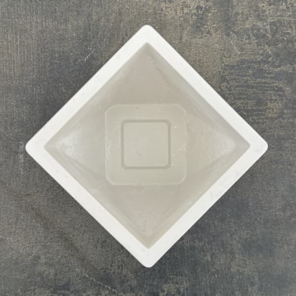 樹脂製鉢カバー・シティゼット ホワイト（幅10cm×高さ9cm）・底穴無し