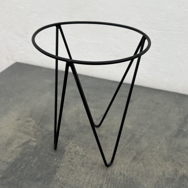 アイアンスタンドM（直径17cm、高さ21cm）