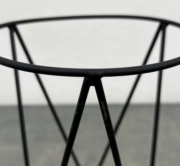 アイアンスタンドM（直径17cm、高さ21cm）