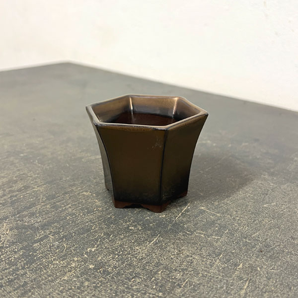 瀬戸焼盆栽鉢：ミニプランター ブロンズ 六角形（幅7cm、奥行8cm）