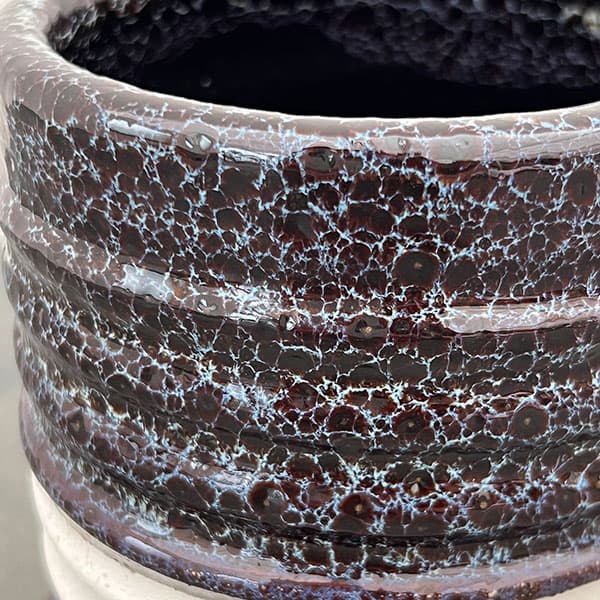 スパイラル ポット アンド ソーサー:ブラック/Sサイズ(直径10.3cm、高さ11.4cm)