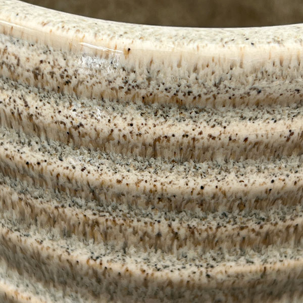 スパイラル ポット アンド ソーサー:ベージュ/Mサイズ(直径14.5cm、高さ14cm)