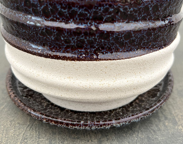 スパイラル ポット アンド ソーサー:ブラック/Mサイズ(直径14.5cm、高さ14cm)