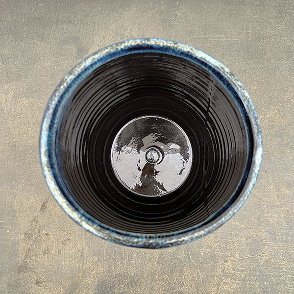 スパイラル ポット アンド ソーサー:ブルー/Lサイズ(直径17cm、高さ17.1cm)